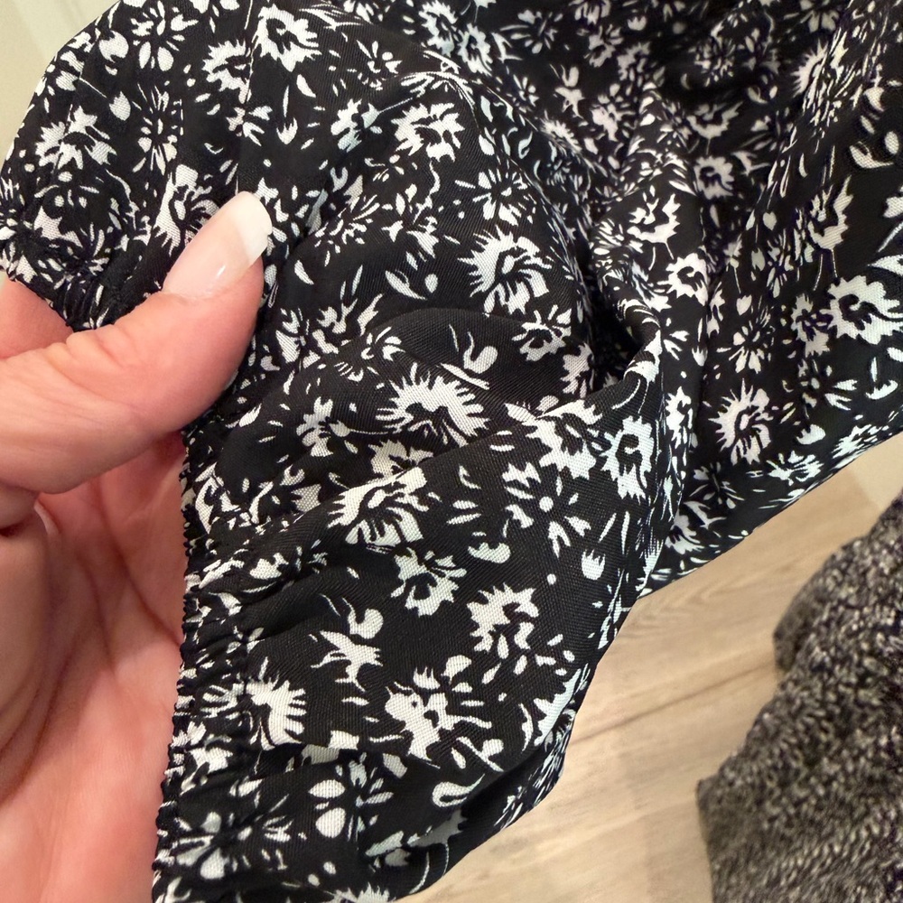 Fashion -Black and White Floral Dress - Picture 5 of 5